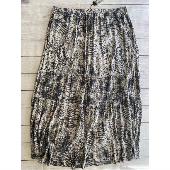 EXPRESS High Waisted Animal Print Maxi Skirt - Picture 8 of 10